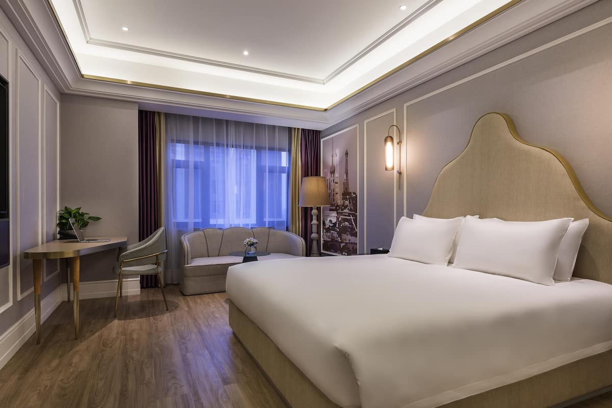Deluxe-Zimmer, 1 King-Bett | Hochwertige Bettwaren, Schreibtisch, Verdunkelungsvorhänge