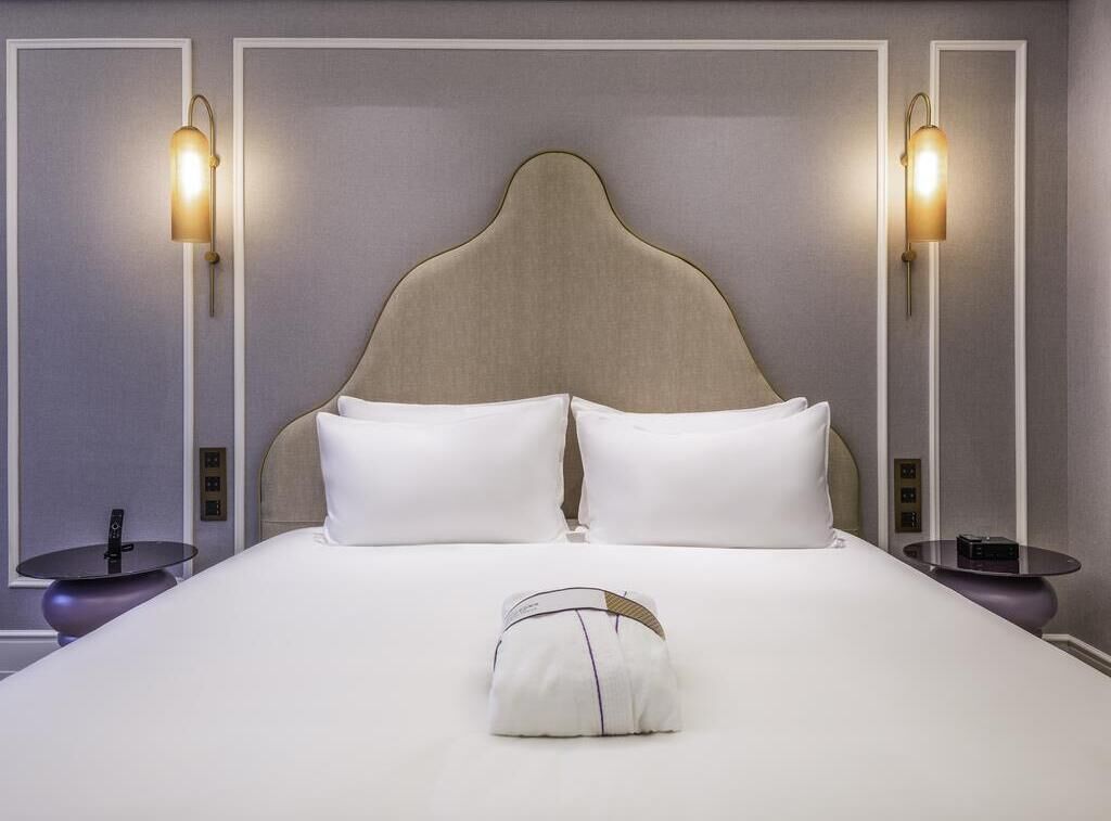 Privilege, Room, 1 King Bed | Premium bedding, desk, blackout drapes, soundproofing