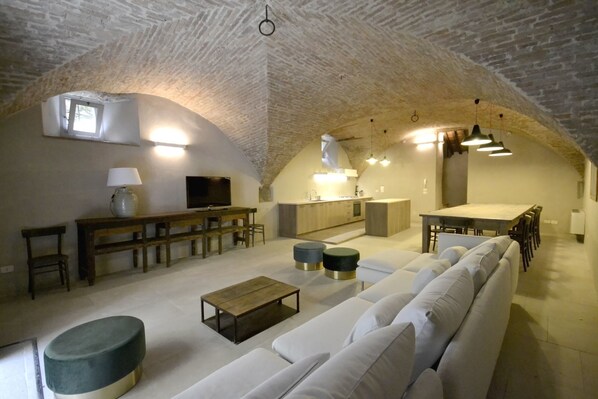 อพาร์ทเมนท์ | บริเวณนั่งเล่น | ทีวีจอแบน