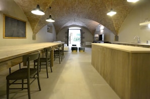 Apartamento | Cozinha privada | Geladeira, micro-ondas, fogão, cooktop