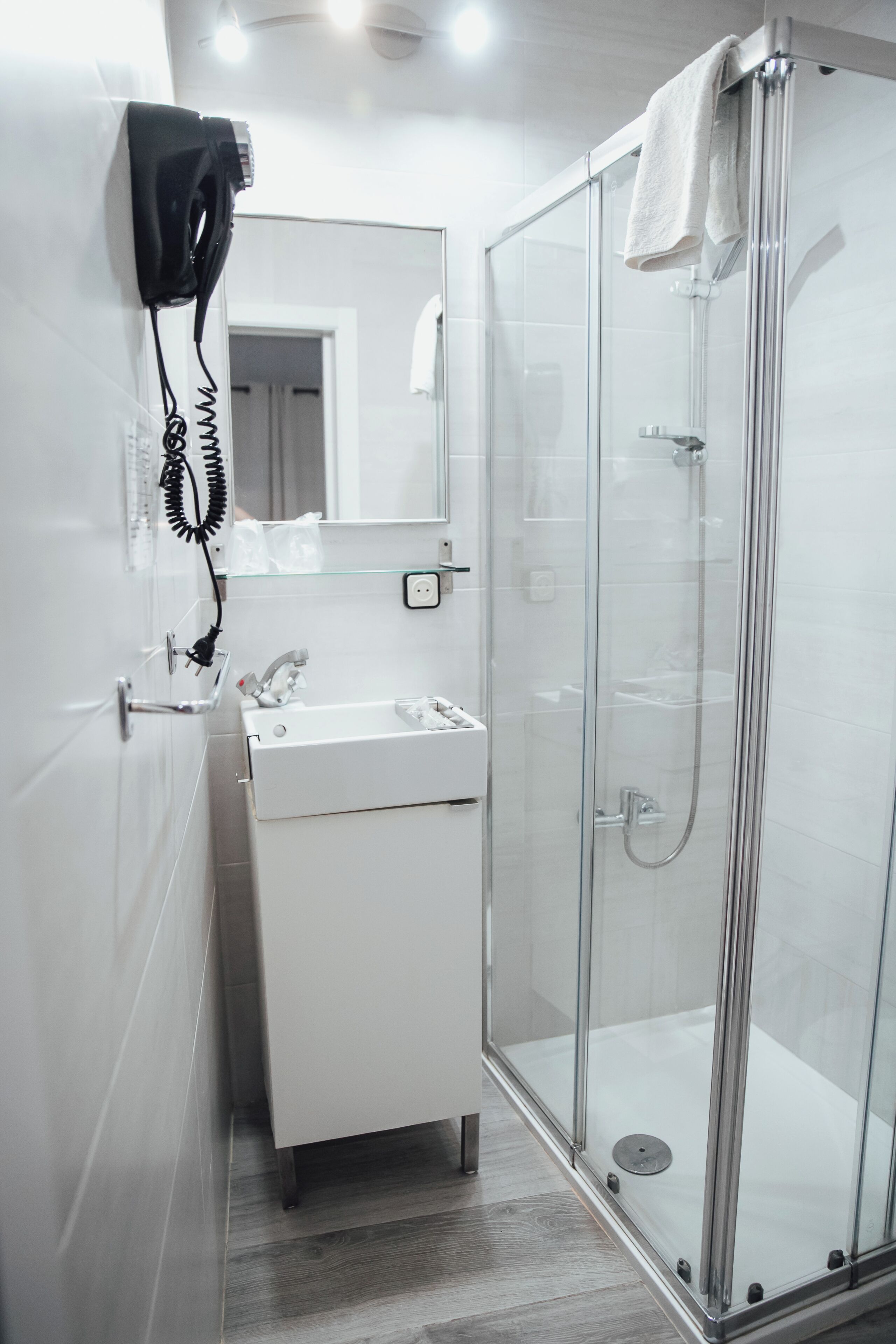 Twin Room | Bathroom | Towels