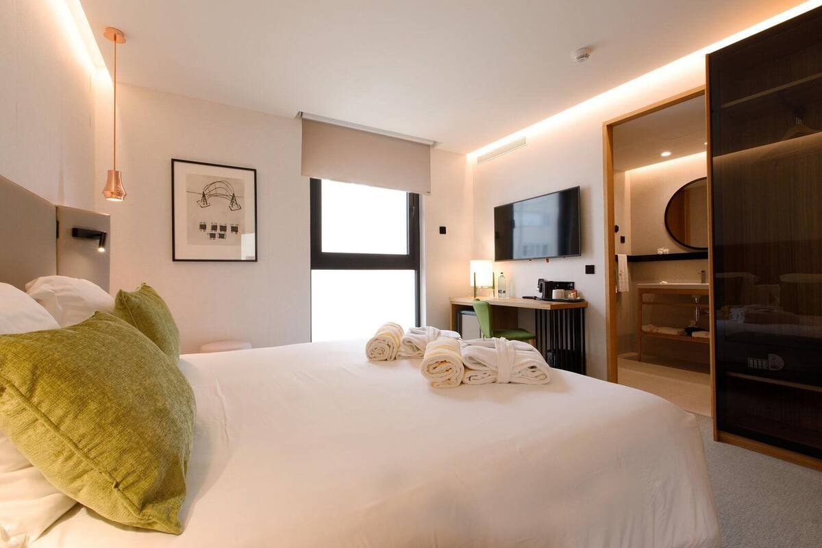 1 slaapkamer, luxe beddengoed, donsdekens, een kluis op de kamer