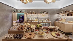 A breakfast buffet with various pastries, fruits, and beverages. - Protur Naisa Palma Hotel (Palma de Mallorca)