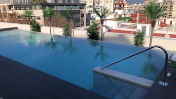 Indendørs pool, udendørs pool, liggestole
