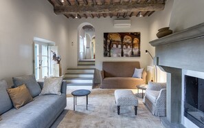 Villa | Living area | Flat-screen TV - Villa Pomona (Cortona)