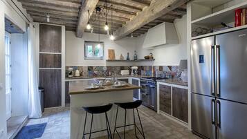 Villa | In-room dining