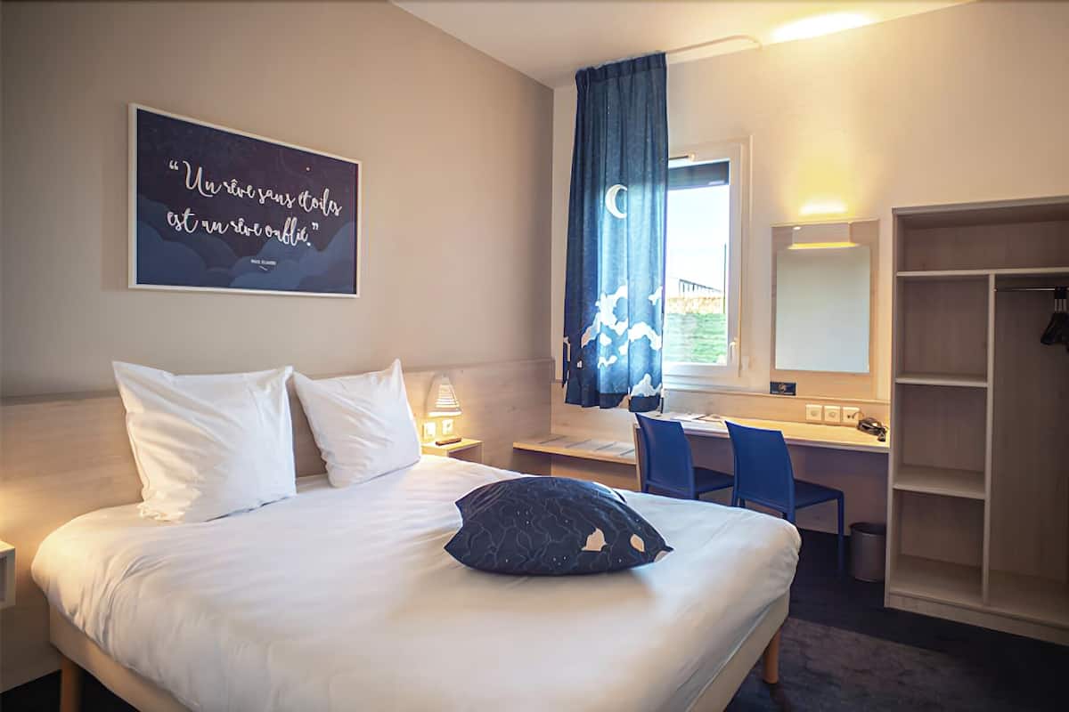 Double Room | Peralatan tempat tidur premium, katil Select Comfort