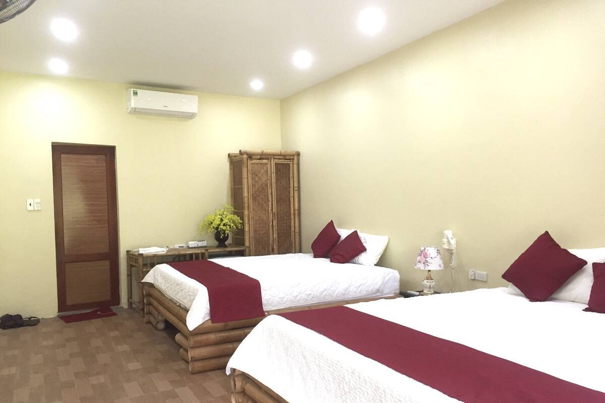 Habitación cuádruple Deluxe | Sábanas de algodón egipcio, ropa de cama de alta calidad y edredón