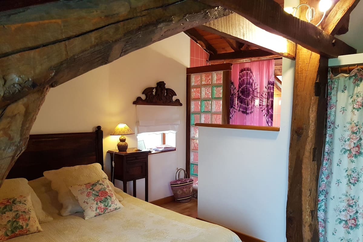 1 bedroom, premium bedding, individually decorated