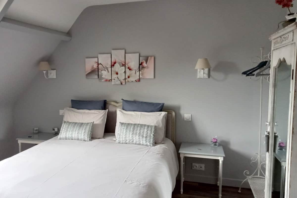 Select Comfort beds, individually decorated, individually furnished