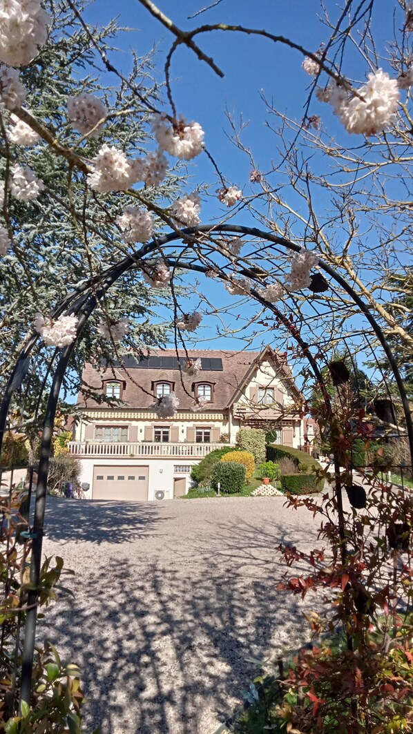 Exterior - Couleurs du Temps - Près Giverny (Limetz-Villez)