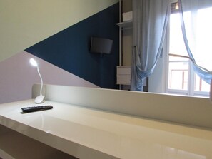 3 bedrooms, desk, free WiFi, bed sheets