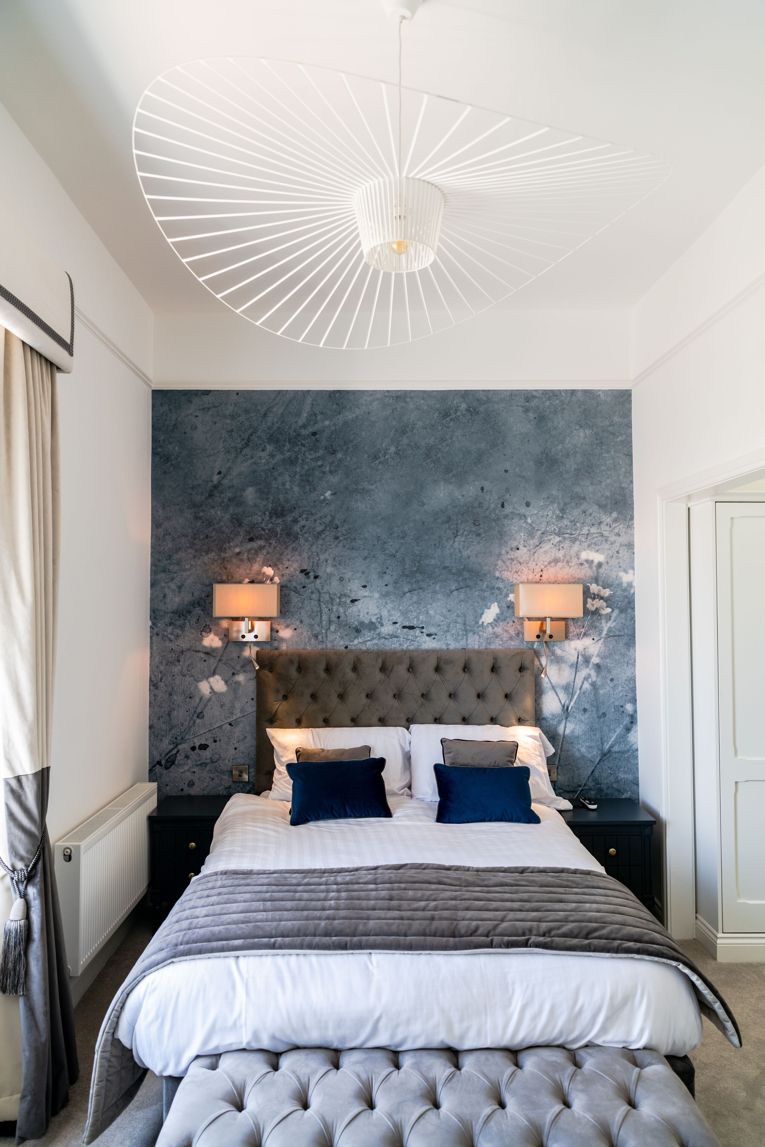 객실 내 금고, 책상, 암막 커튼, 다리미/다리미판