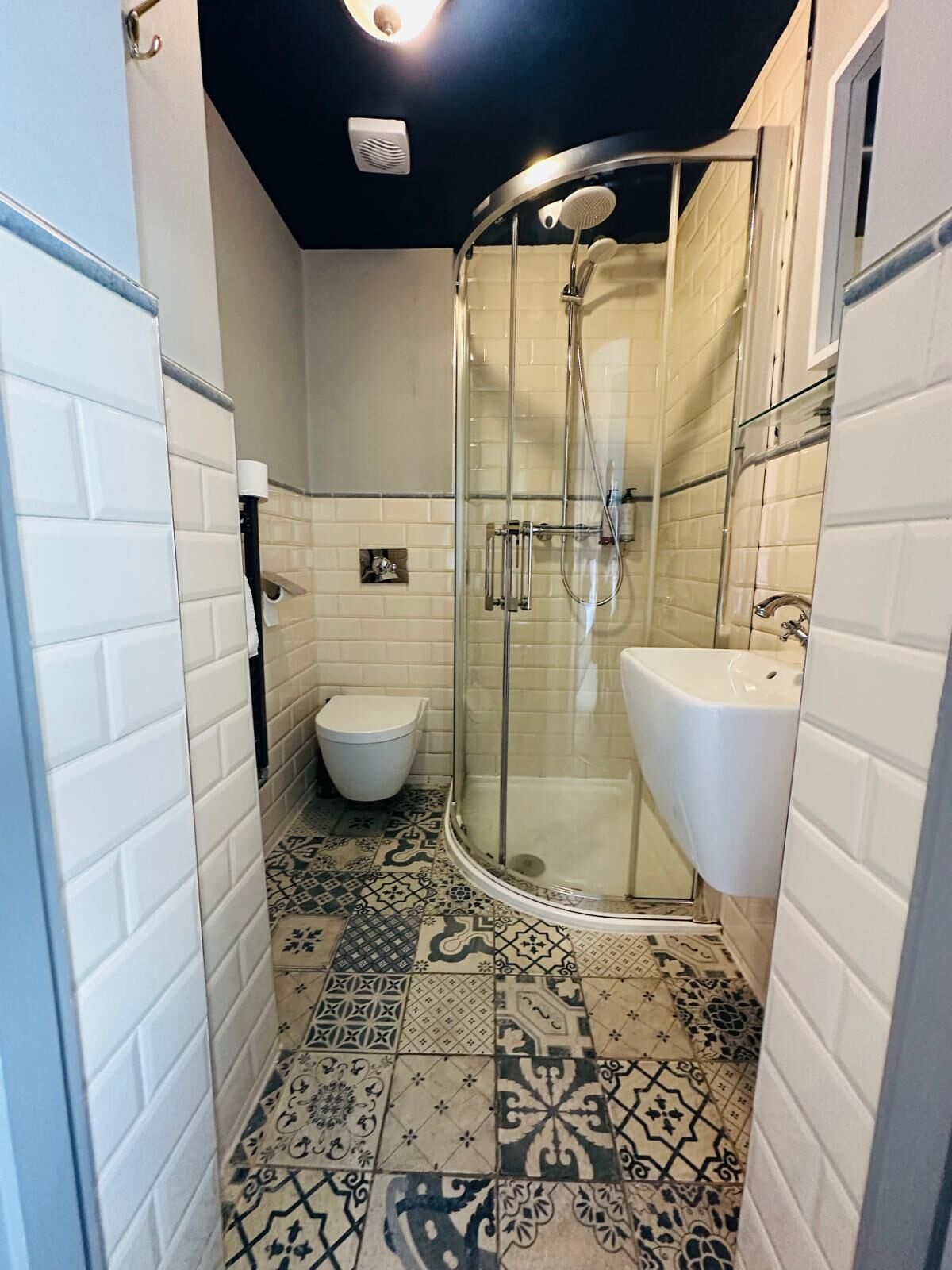 Photo - The Strand Hotel, the former residence of Oscar Wilde