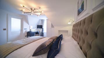 The Devoted Friend | In-room safe, desk, blackout drapes, iron/ironing board