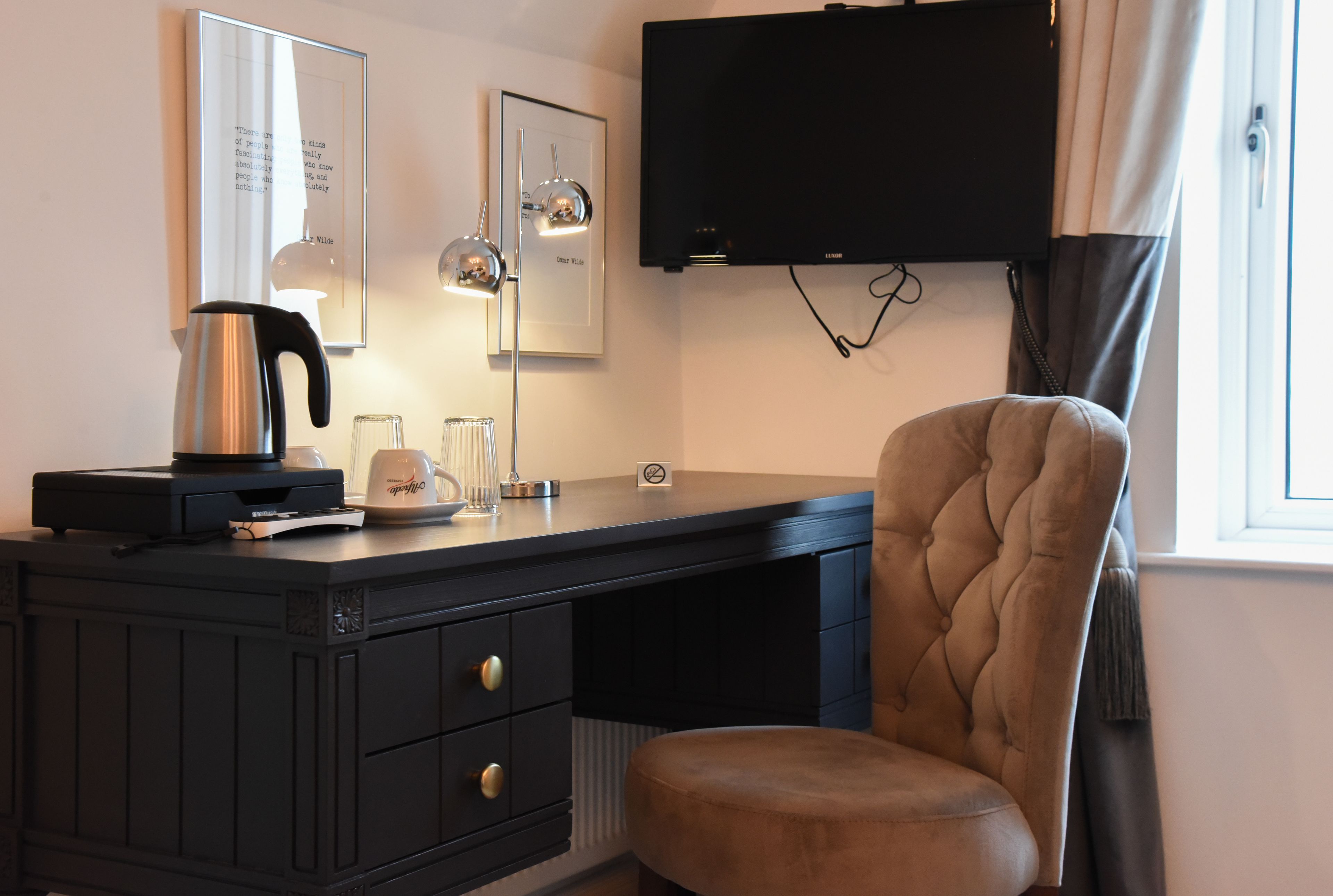 the devoted friend | room amenity