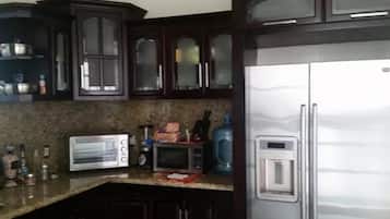 Casa de ciudad familiar, 4 habitaciones | Cocina privada | Refrigerador con congelador, microondas, horno y parrilla de estufa