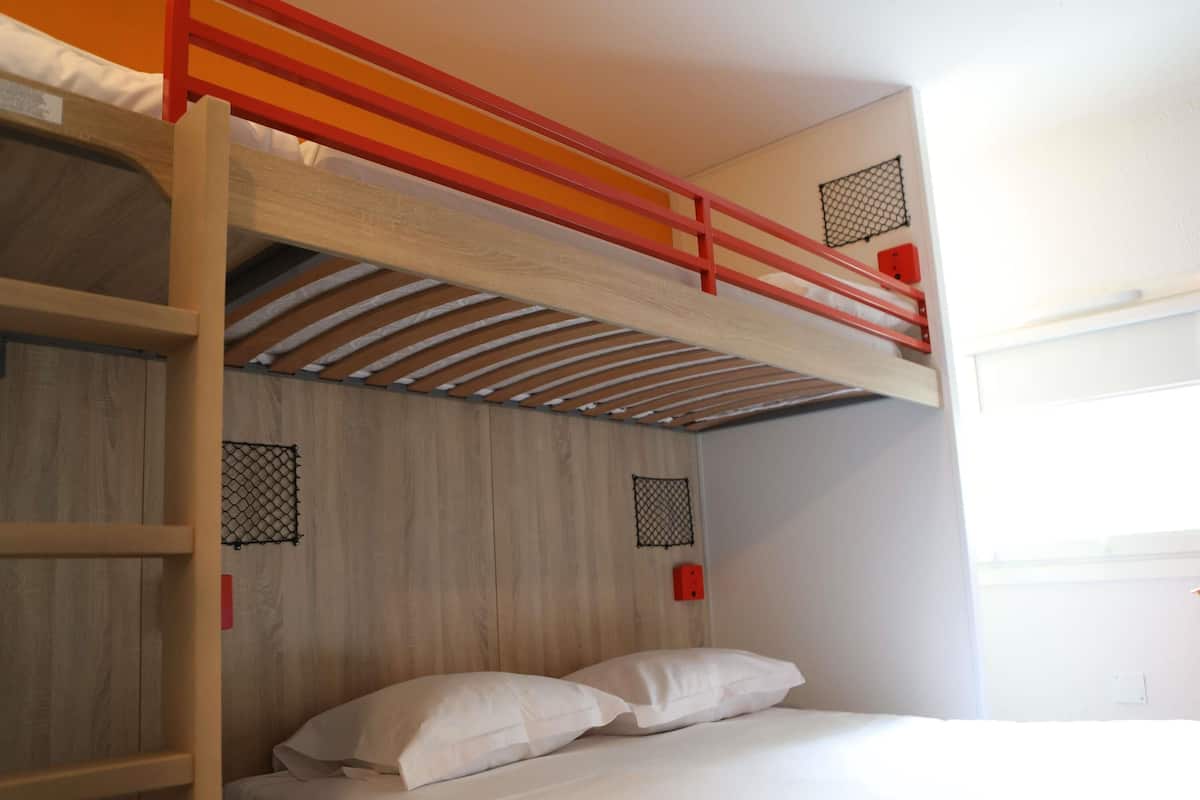 Zimmer, Mehrere Betten (Break) | Schallisolierte Zimmer, kostenloses WLAN, Bettwäsche, Rollstuhlgeeignet