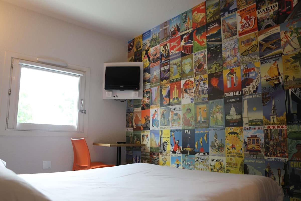 Soundproofing, free WiFi, bed sheets, wheelchair access