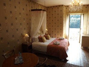 Deluxe Double Room, 1 King Bed, Balcony, River View | Premium bedding, in-room safe, individually decorated - Maison Porte Del Marty (Lalinde)