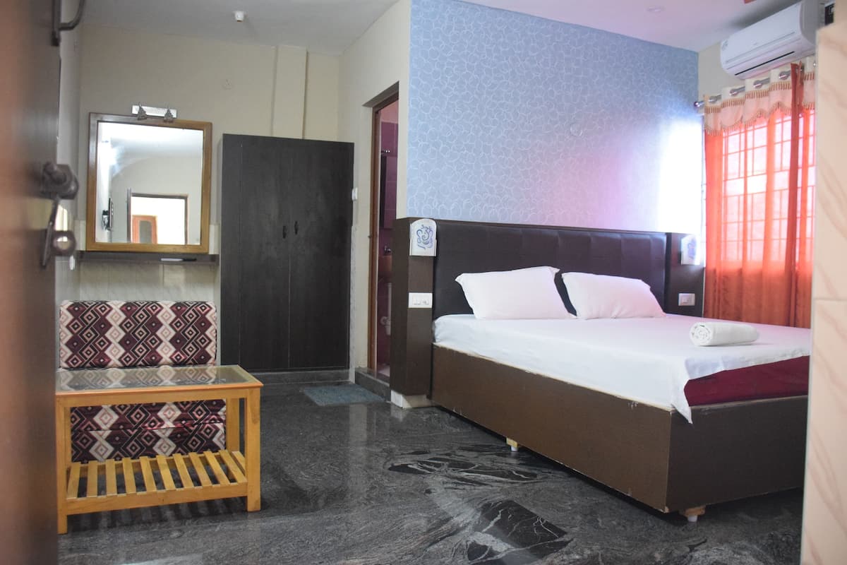Quarto casal ou duplo superior (AC) | Cofres nos quartos, escrivaninha, Wi-Fi de cortesia