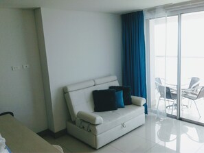 Télévision à écran plat de 50 pouces avec chaînes par câble, télévision