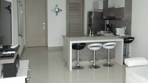 Apartment, 1 Bedroom | In-room dining - PALMETTO BEACH 1102 (Cartagena)