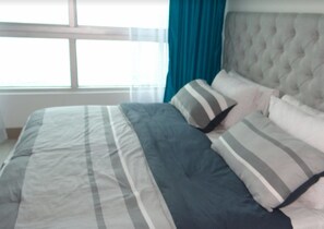Apartment, 1 Bedroom | 1 bedroom, in-room safe, iron/ironing board, free WiFi - PALMETTO BEACH 1102 (Cartagena)