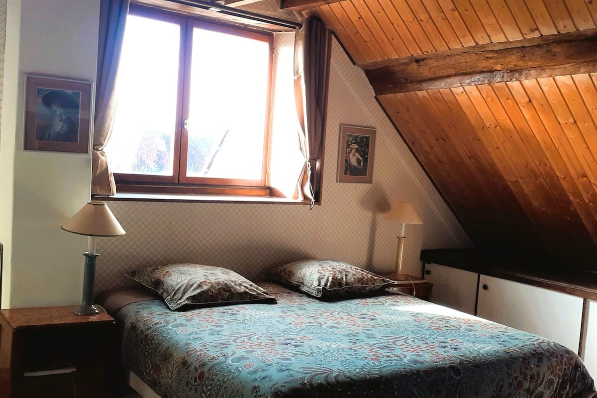 Comfort kamer (Eglise) | 1 slaapkamer, luxe beddengoed, individueel gedecoreerd
