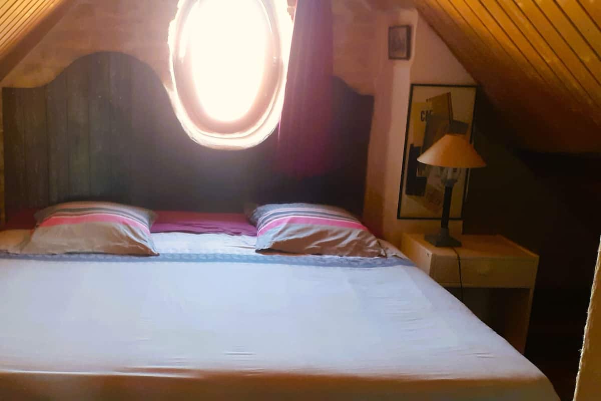 Comfort kamer, 1 kingsize bed | 1 slaapkamer, luxe beddengoed, individueel gedecoreerd