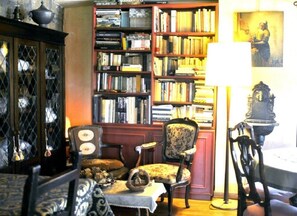 Library - Agriturismo Solidor (Pitigliano)