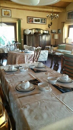 Free daily local cuisine breakfast  - Agriturismo Solidor (Pitigliano)