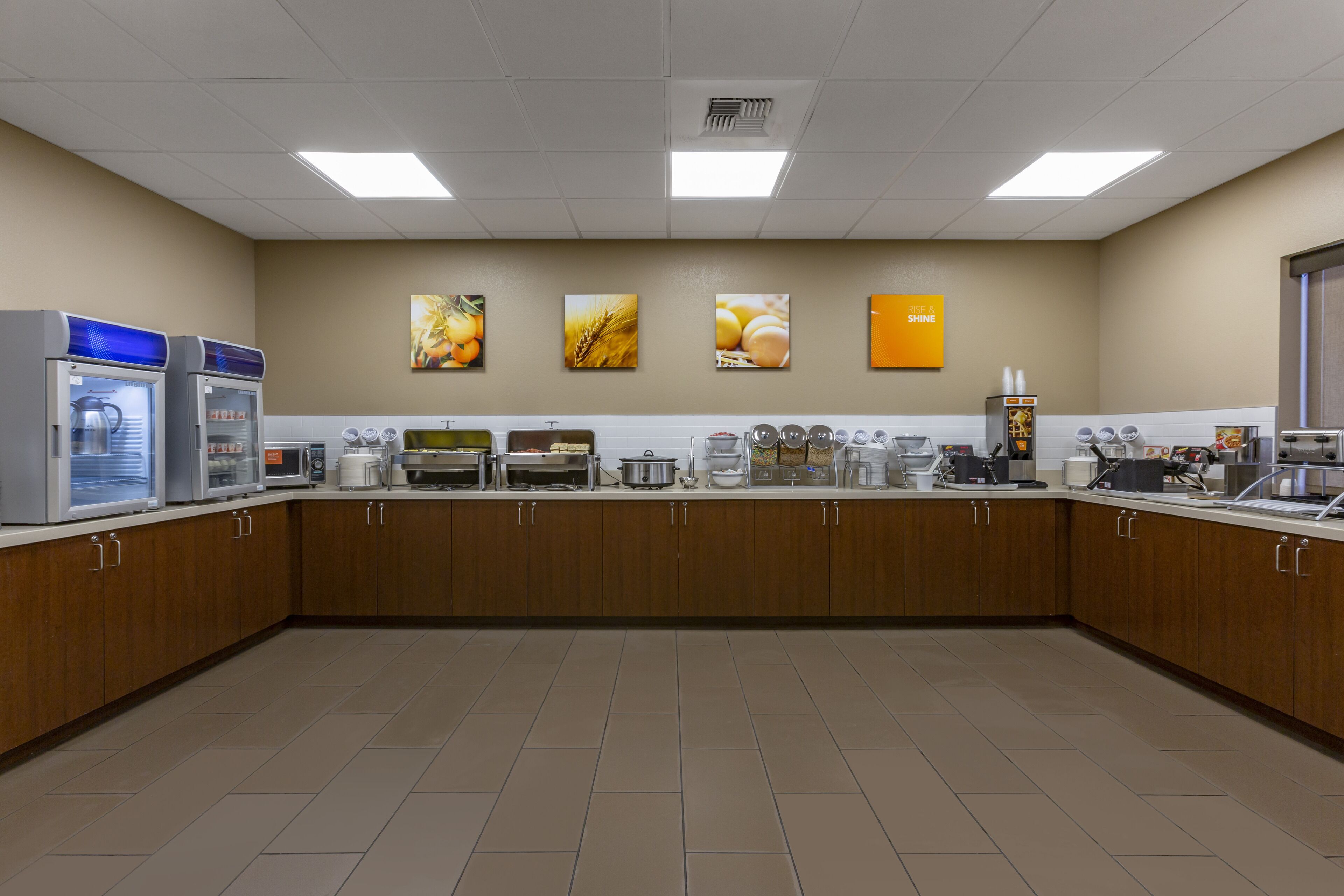 free daily full breakfast