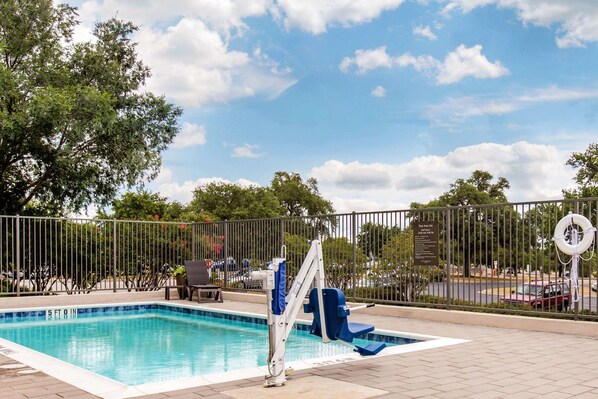 Outdoor pool, open 10:00 AM to 10:00 PM, sun loungers