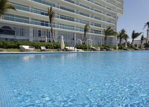 Outdoor pool - Condo Peninsula (Mazatlán)
