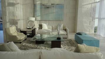 Condo familiar, 3 habitaciones, vista al océano | Área de sala de estar | Televisión de pantalla plana