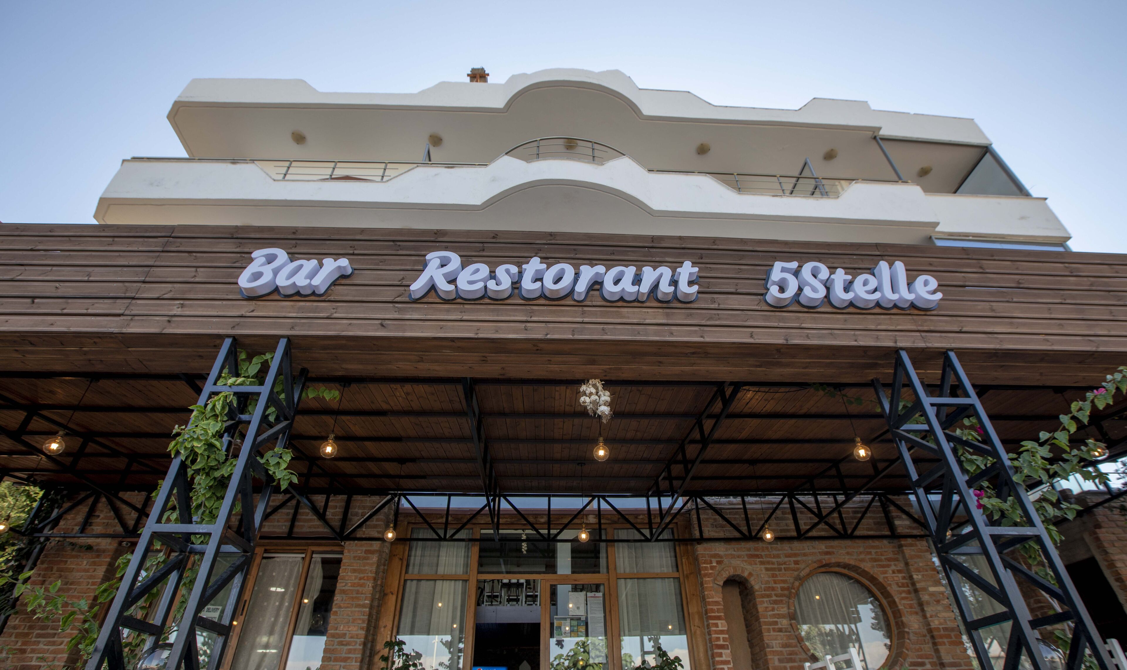 Pintu masuk hartanah