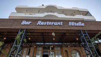 Pintu masuk hartanah