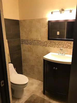 Family Condo, 2 Bedrooms | Bathroom | Shower, towels