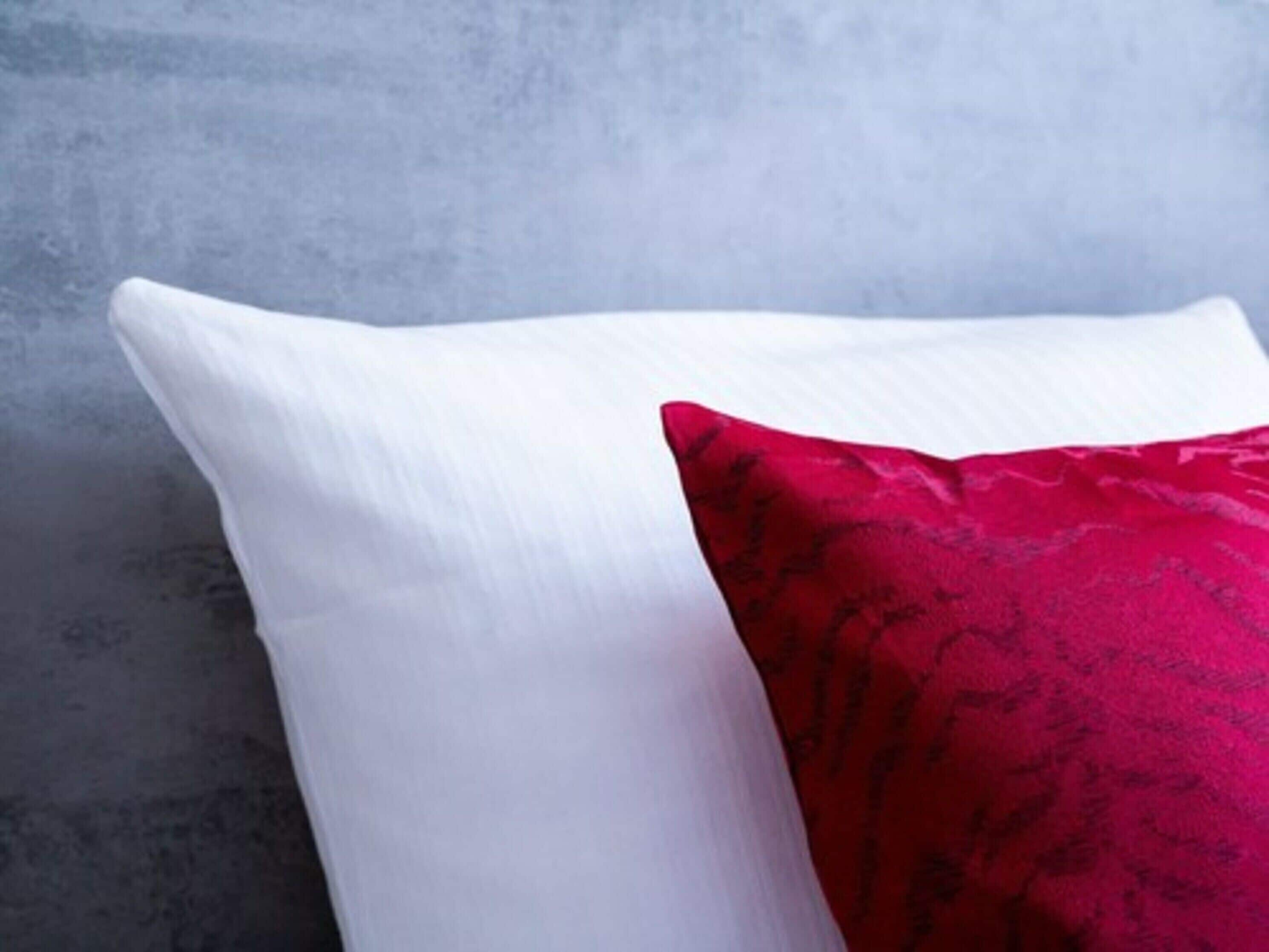 1 bedroom, hypo-allergenic bedding, desk, soundproofing