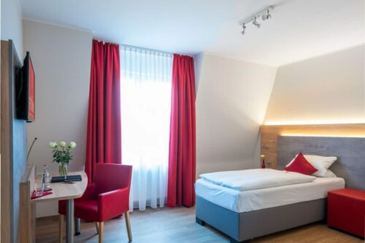Standard Single Room | Peralatan tempat tidur hipoalergenik, meja, kalis bunyi
