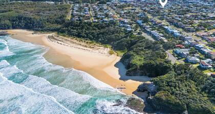 Ulladulla - Sleeps 8! Pet Friendly! WIFI! Aircon!
flat yard for pets and kids.