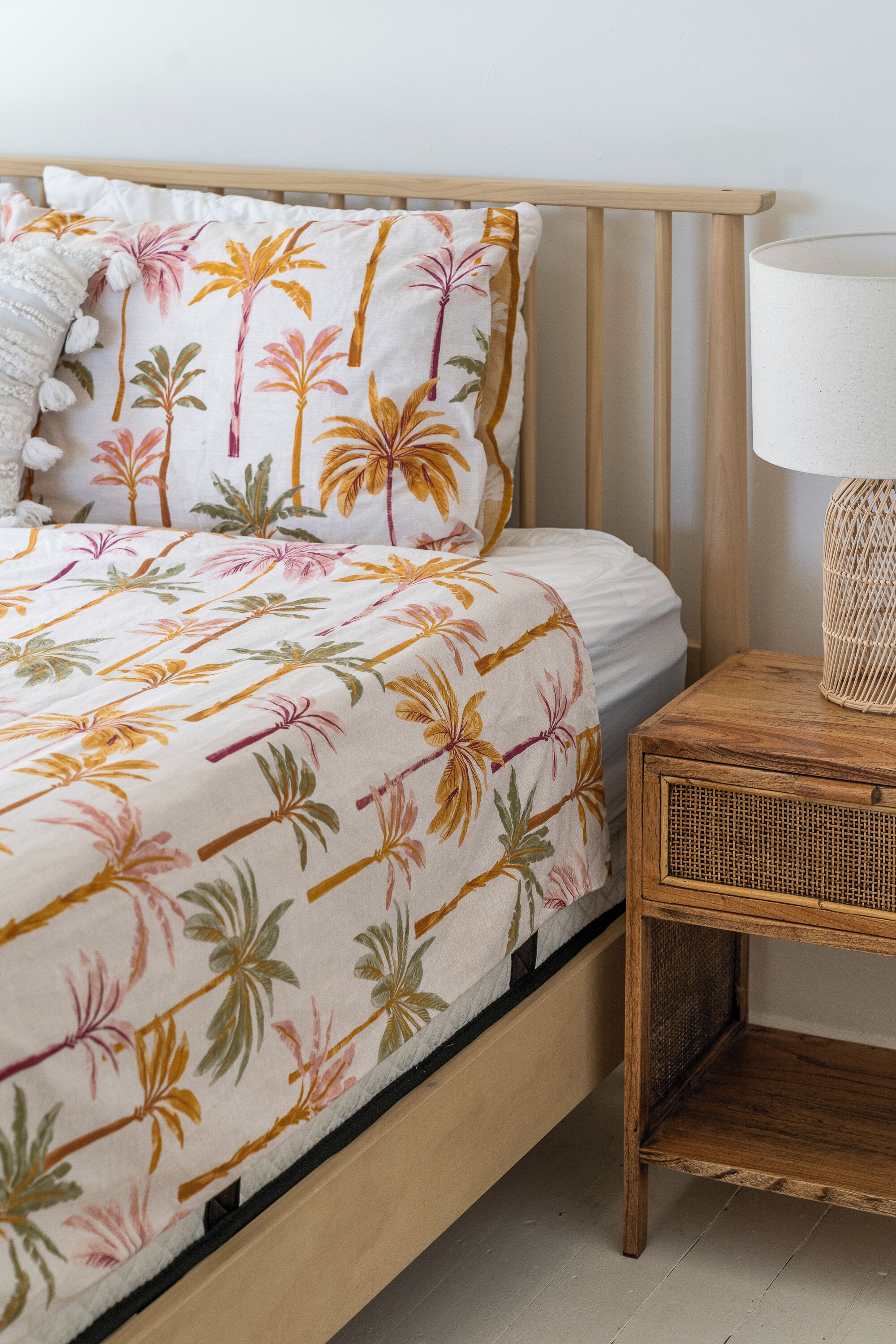 3 bedrooms, desk, iron/ironing board, travel cot