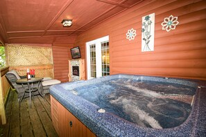 Indoor spa tub - Gatlinburg Cabin Free Tickets, Heart Whirlpool, Hot Tub, King Bed, Fast Internet (Gatlinburg)