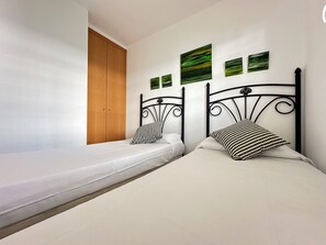 2 dormitorios, tabla de planchar con plancha, wifi gratis y ropa de cama