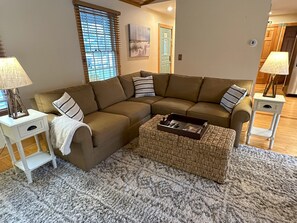 TV, fireplace, Netflix, Hulu