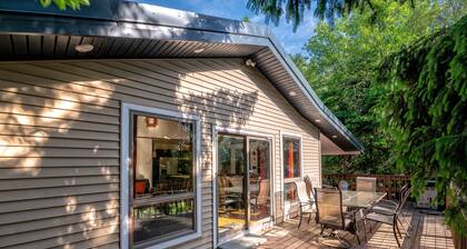 Inn Kognito 2 LAKEFRONT Camelback Kalahari Fire Pit, Hot Tub, Casino, game room