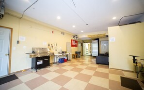 Interior - Mt Hood Lodge: Perfect for Large Groups: Sleeps 44 Maximum-Two Deluxe Hot Tubs (Government Camp)