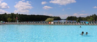 Casa renovada frente al lago - Puestas de sol y diversión durante todo el año en Platinum Club Resort 