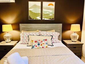 4 室のベッドルーム、アイロン / アイロン台、旅行用ベビーベッド、WiFi (無料)